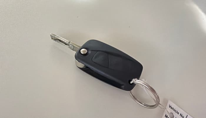 2019 Fiat Linea EMOTION 1.4 L T JET 125S, Petrol, Manual, 1,07,490 km, Key Close Up
