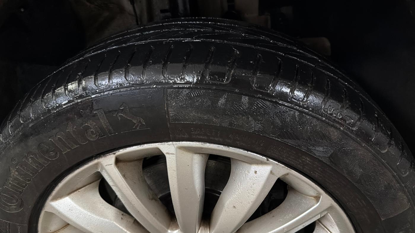 2019 Fiat Linea EMOTION 1.4 L T JET 125S, Petrol, Manual, 1,07,490 km, Right Front Tyre Tread