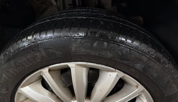 2019 Fiat Linea EMOTION 1.4 L T JET 125S, Petrol, Manual, 1,07,490 km, Right Front Tyre Tread