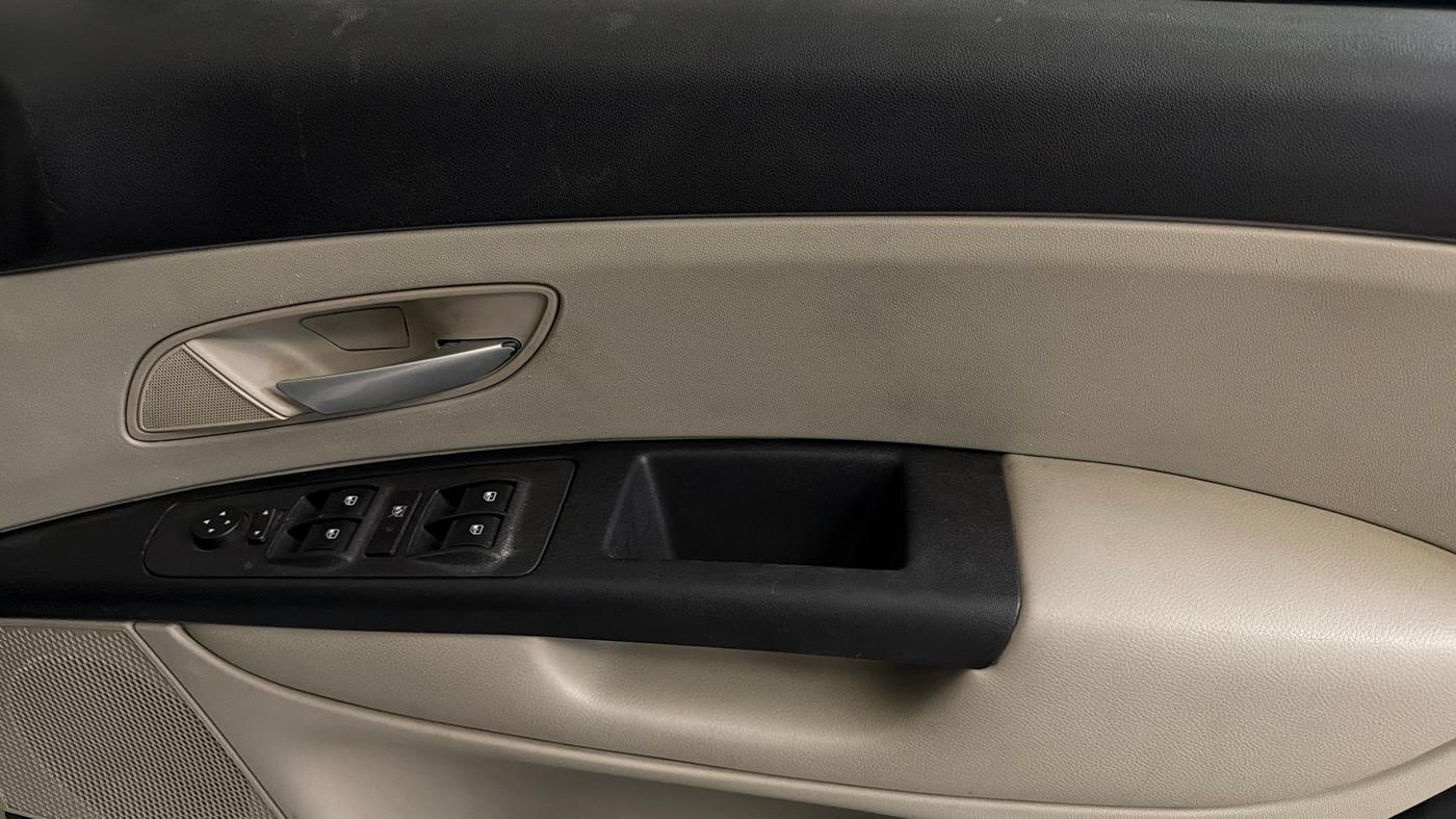 2019 Fiat Linea EMOTION 1.4 L T JET 125S, Petrol, Manual, 1,07,490 km, Driver Side Door Panels Control