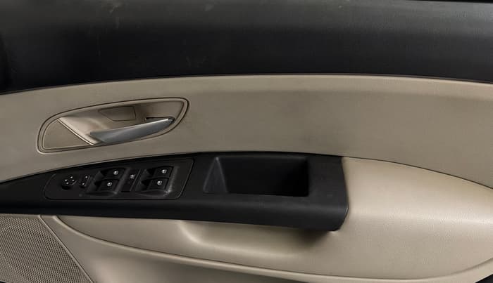 2019 Fiat Linea EMOTION 1.4 L T JET 125S, Petrol, Manual, 1,07,490 km, Driver Side Door Panels Control