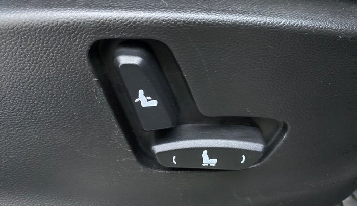 2019 MG HECTOR SHARP HYBIRD PETROL MT, Petrol, Manual, 56,638 km, Driver Side Adjustment Panel