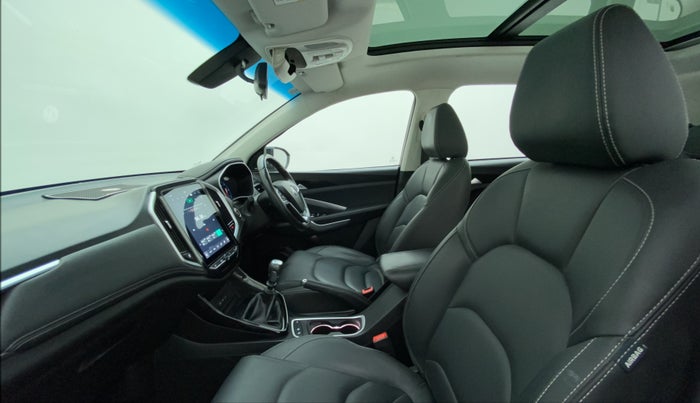 2019 MG HECTOR SHARP HYBIRD PETROL MT, Petrol, Manual, 56,638 km, Right Side Front Door Cabin