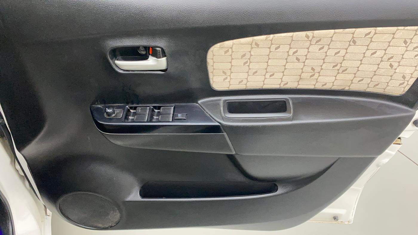2018 Maruti Wagon R 1.0 VXI, Petrol, Manual, 32,974 km, Driver Side Door Panels Control