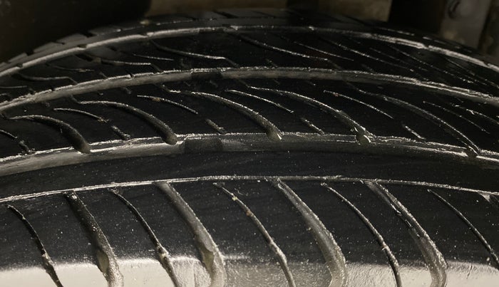 2012 Maruti Swift VXI D, Petrol, Manual, 76,638 km, Left Rear Tyre Tread