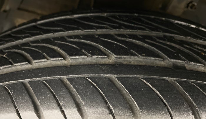 2012 Maruti Swift VXI D, Petrol, Manual, 76,638 km, Left Front Tyre Tread