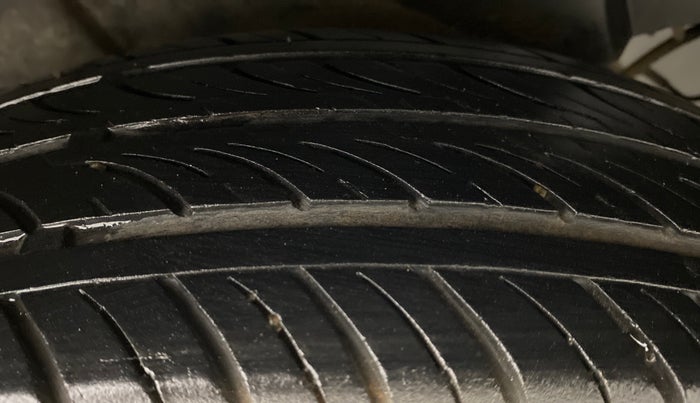 2012 Maruti Swift VXI D, Petrol, Manual, 76,638 km, Right Rear Tyre Tread