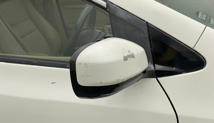 2010 Honda City 1.5L I-VTEC V EXCLUSIVE, Petrol, Manual, 1,01,161 km, Right rear-view mirror - Cover has minor damage