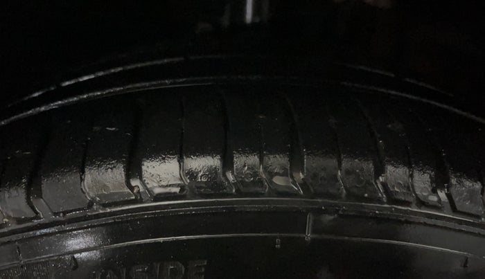 2014 Skoda Rapid AMBITION 1.6 MPI MT PLUS, Petrol, Manual, 61,039 km, Left Front Tyre Tread