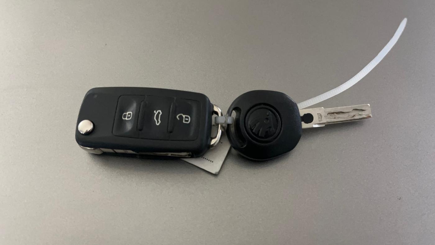 2014 Skoda Rapid AMBITION 1.6 MPI MT PLUS, Petrol, Manual, 61,039 km, Key Close Up
