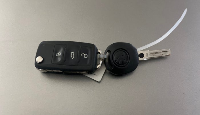 2014 Skoda Rapid AMBITION 1.6 MPI MT PLUS, Petrol, Manual, 61,039 km, Key Close Up