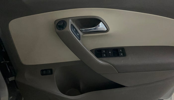 2014 Skoda Rapid AMBITION 1.6 MPI MT PLUS, Petrol, Manual, 61,039 km, Driver Side Door Panels Control