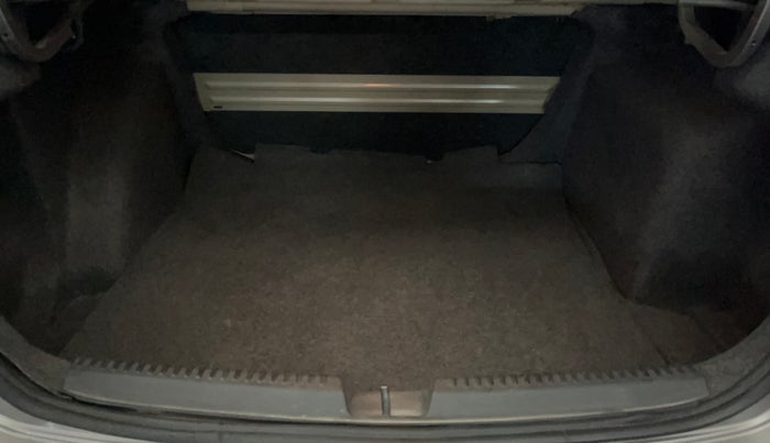 2014 Skoda Rapid AMBITION 1.6 MPI MT PLUS, Petrol, Manual, 61,039 km, Boot Inside