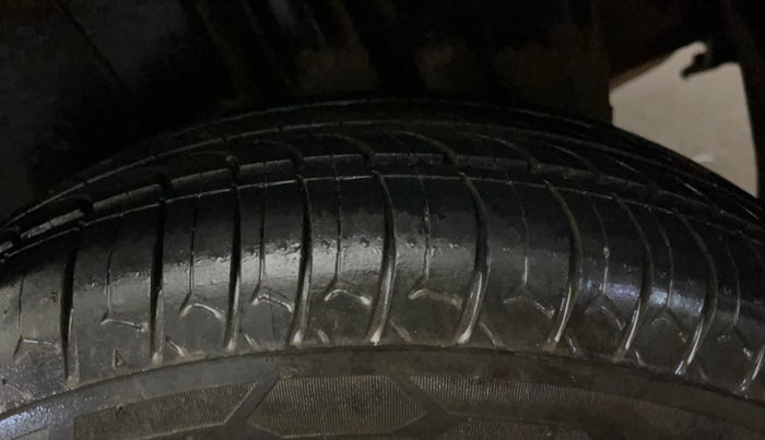 2016 Maruti Swift LXI (O), Petrol, Manual, 69,131 km, Left Rear Tyre Tread