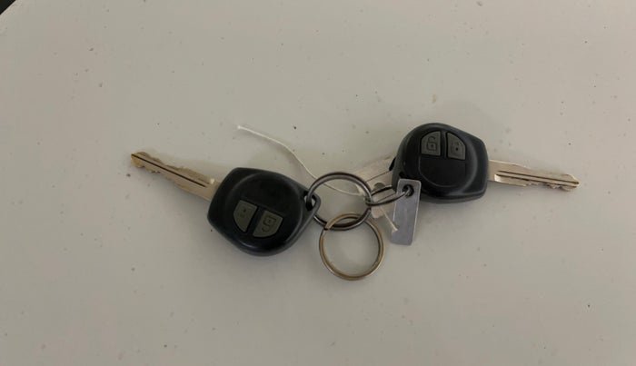 2016 Maruti Swift LXI (O), Petrol, Manual, 69,131 km, Key Close Up