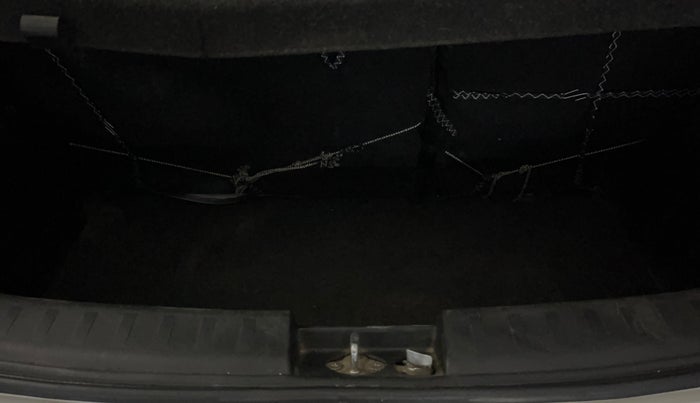 2016 Maruti Swift LXI (O), Petrol, Manual, 69,131 km, Boot Inside