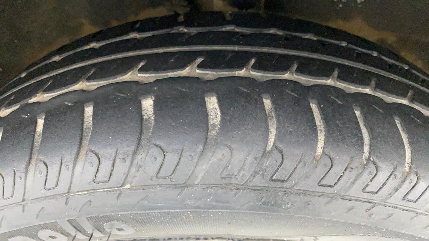2014 Maruti Wagon R 1.0 VXI, Petrol, Manual, 26,544 km, Right Front Tyre Tread