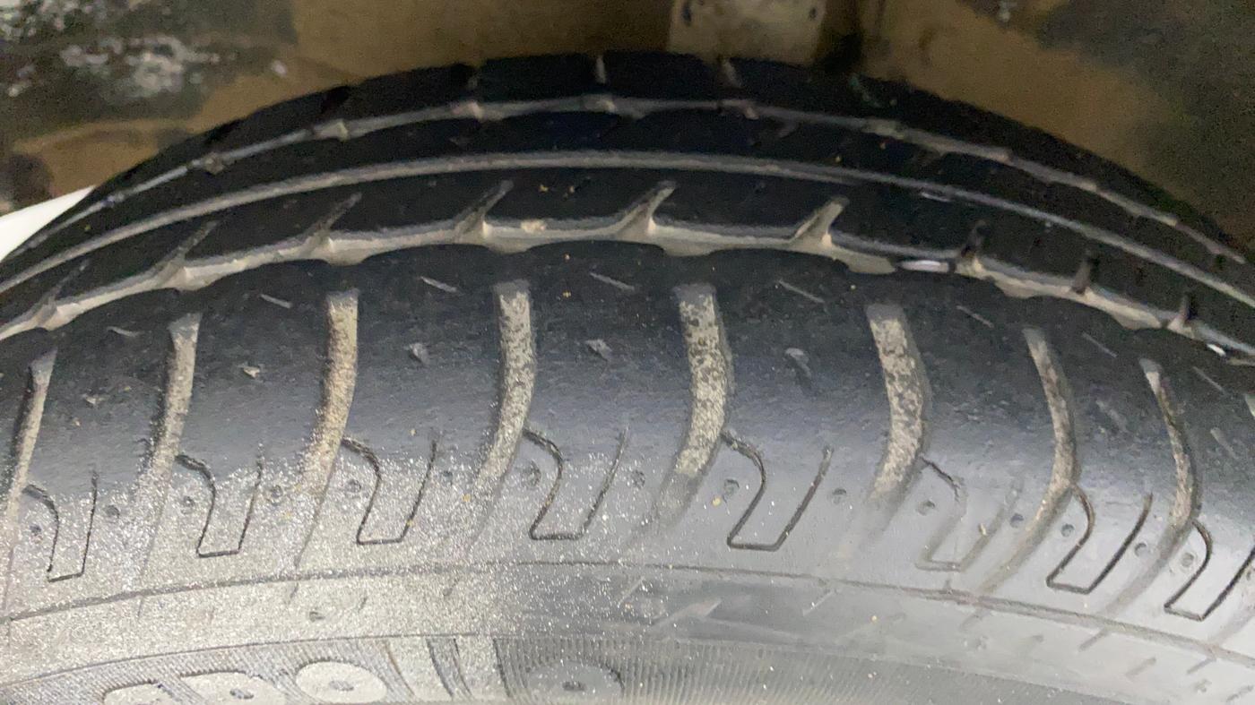 2014 Maruti Wagon R 1.0 VXI, Petrol, Manual, 26,544 km, Left Front Tyre Tread