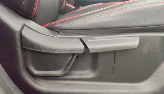 2022 Hyundai NEW I20 N LINE N8 1.0 TURBO GDI DCT DUAL TONE, Petrol, Automatic, 40,443 km, Driver Side Adjustment Panel