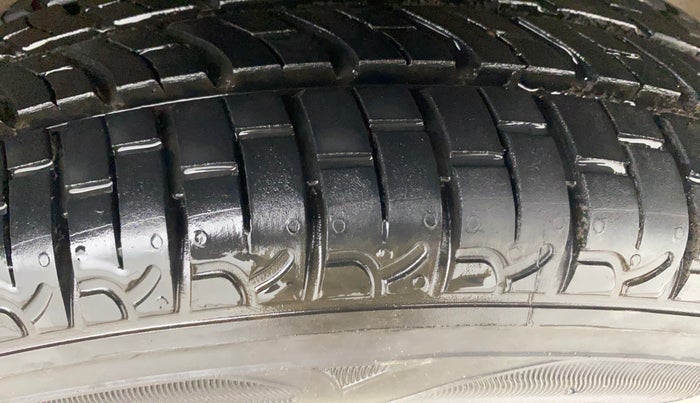 2014 Maruti Wagon R 1.0 VXI, Petrol, Manual, 58,412 km, Right Front Tyre Tread