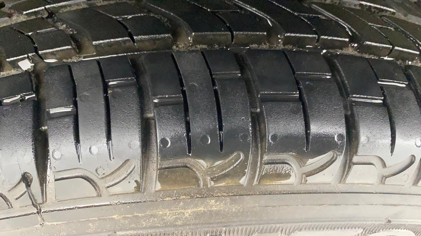2014 Maruti Wagon R 1.0 VXI, Petrol, Manual, 58,412 km, Left Front Tyre Tread