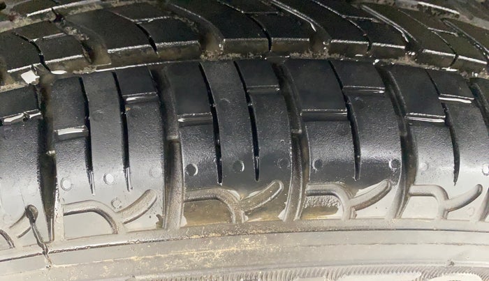 2014 Maruti Wagon R 1.0 VXI, Petrol, Manual, 58,412 km, Left Front Tyre Tread