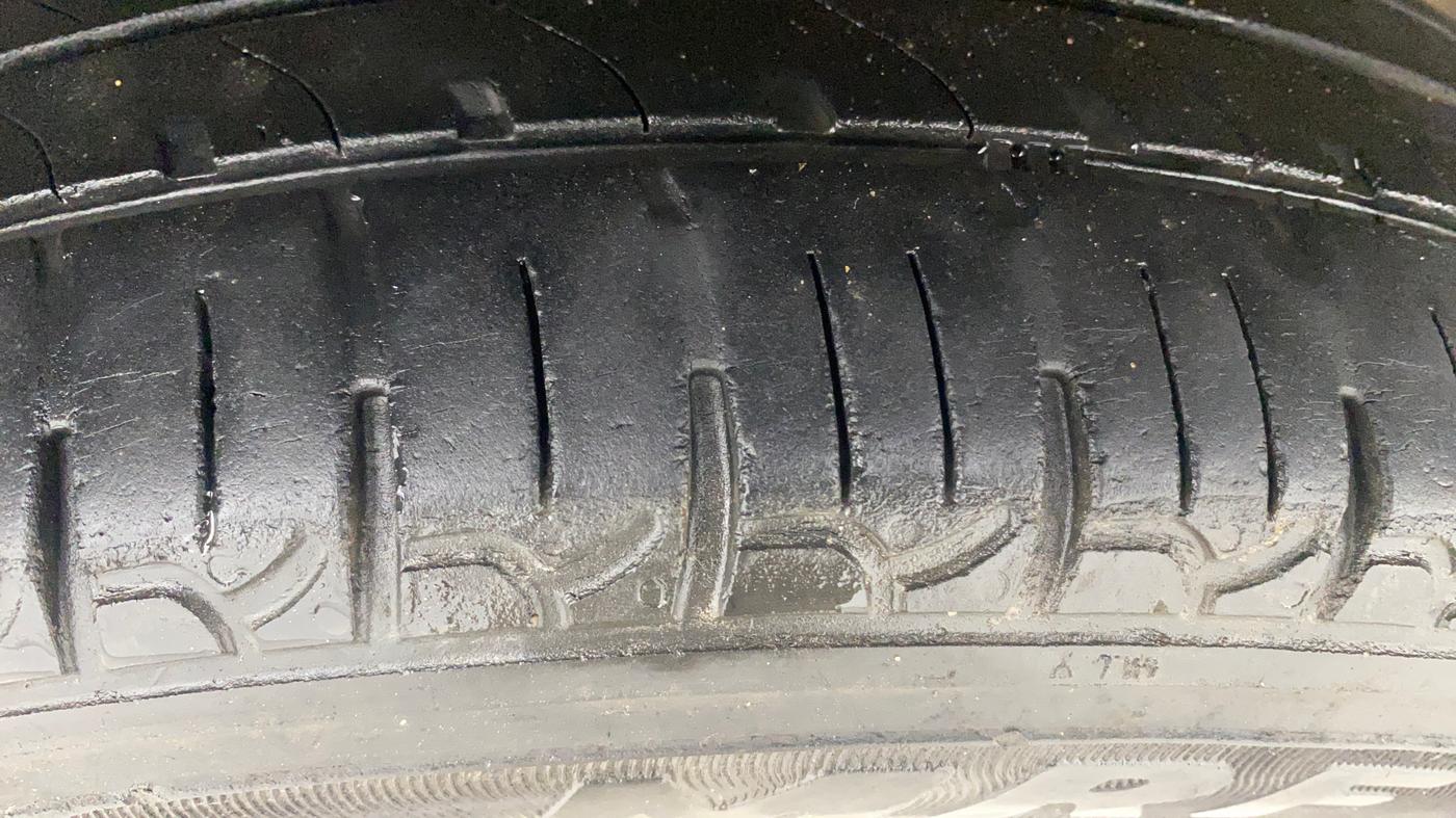 2014 Maruti Wagon R 1.0 VXI, Petrol, Manual, 58,412 km, Right Rear Tyre Tread