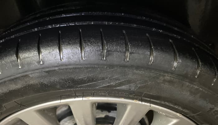 2017 Maruti Ciaz ZXI+, Petrol, Manual, 70,325 km, Right Rear Tyre Tread