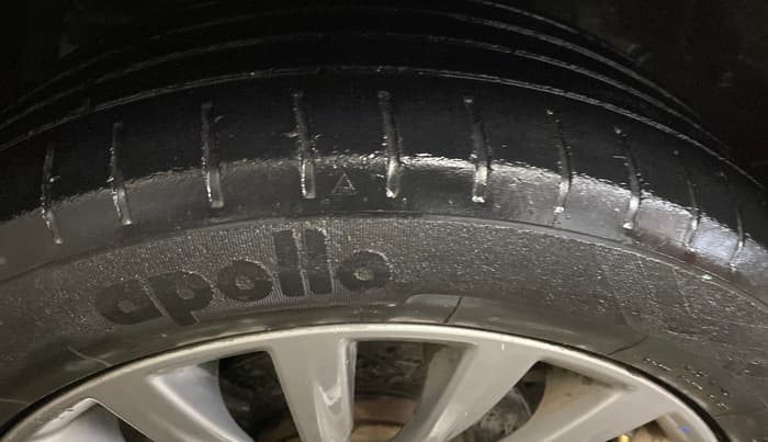 2017 Maruti Ciaz ZXI+, Petrol, Manual, 70,325 km, Left Front Tyre Tread