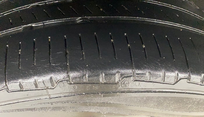 2017 Volkswagen Vento ALLSTAR 1.6, Petrol, Manual, 1,10,750 km, Right Rear Tyre Tread