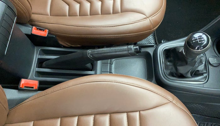 2017 Volkswagen Vento ALLSTAR 1.6, Petrol, Manual, 1,10,750 km, Gear Lever