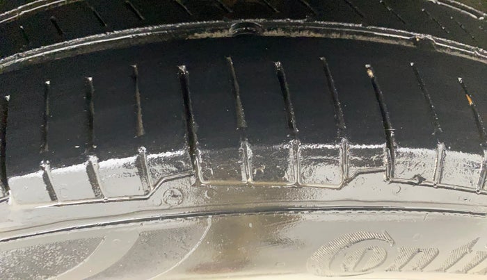 2017 Volkswagen Vento ALLSTAR 1.6, Petrol, Manual, 1,10,750 km, Right Front Tyre Tread