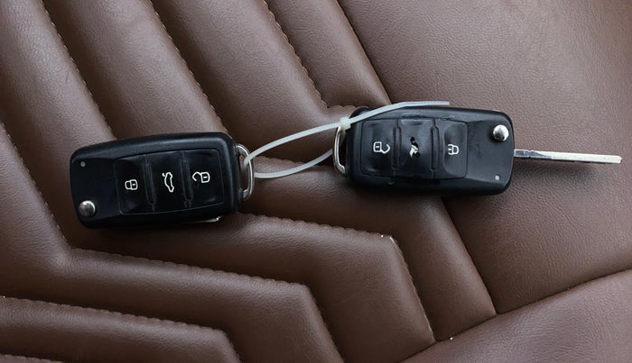 2017 Volkswagen Vento ALLSTAR 1.6, Petrol, Manual, 1,10,750 km, Key Close Up