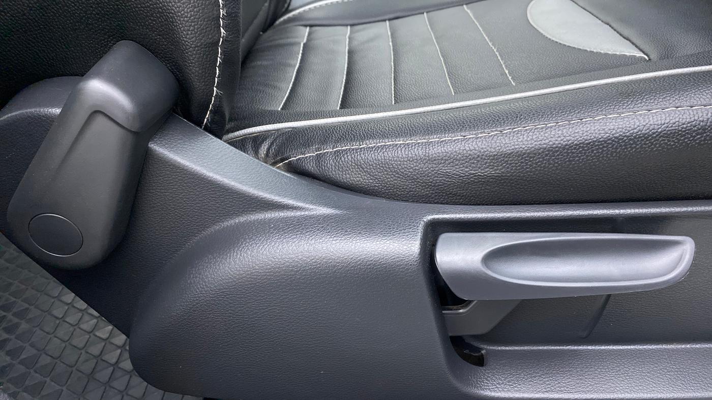 2019 Volkswagen Ameo COMFORTLINE 1.0L, Petrol, Manual, 53,645 km, Driver Side Adjustment Panel
