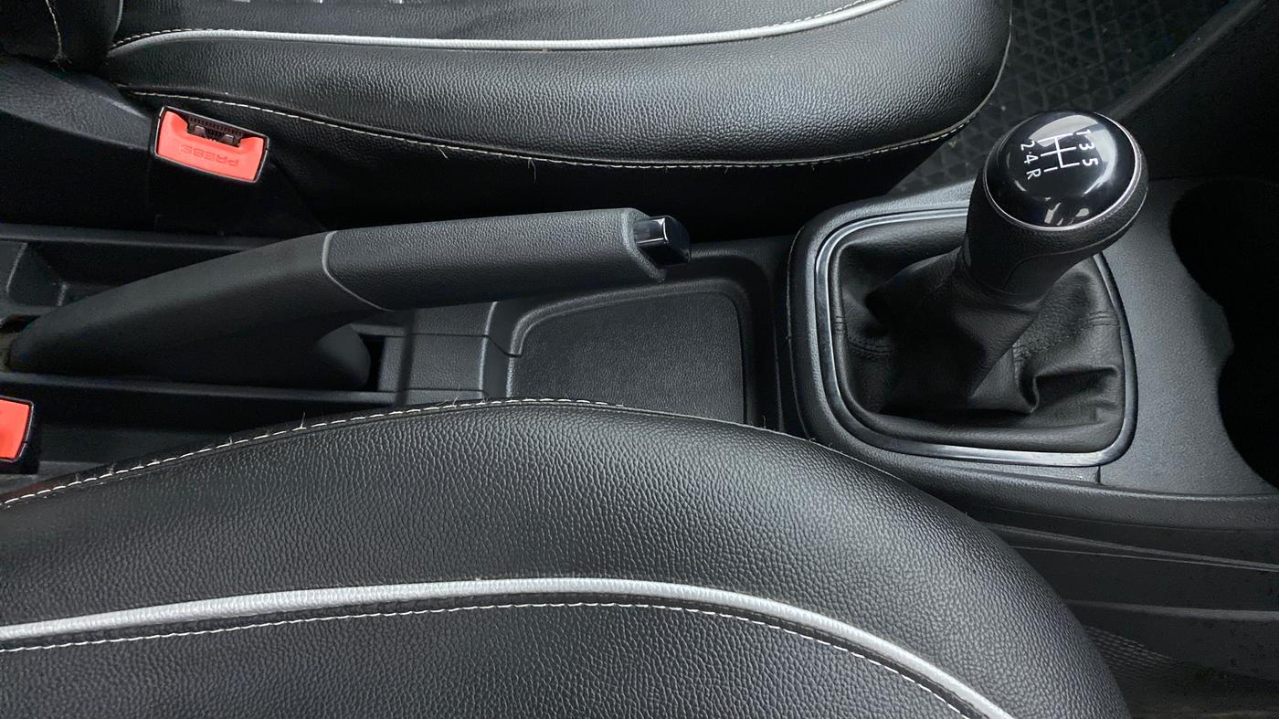 2019 Volkswagen Ameo COMFORTLINE 1.0L, Petrol, Manual, 53,645 km, Gear Lever