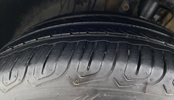 2019 Volkswagen Ameo COMFORTLINE 1.0L, Petrol, Manual, 53,645 km, Left Front Tyre Tread