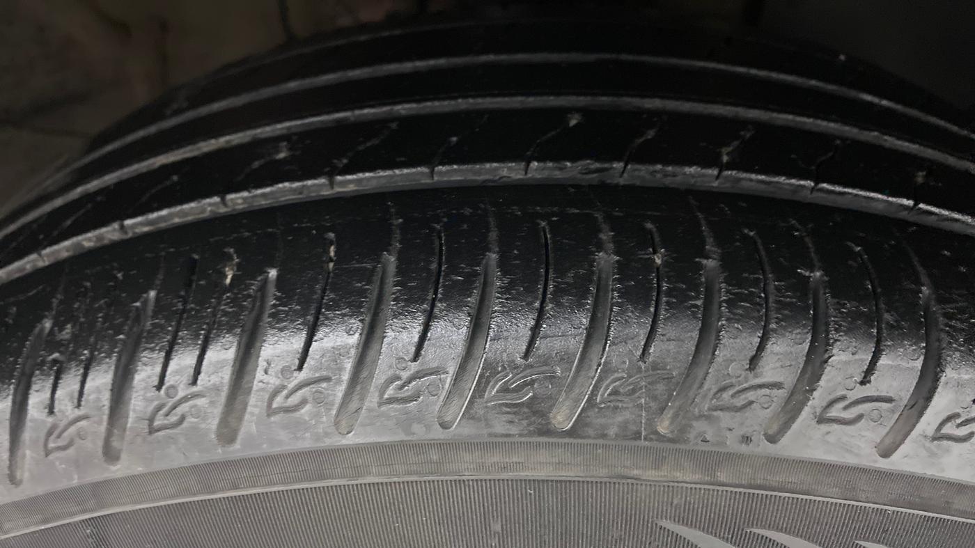2019 Hyundai VENUE SX(O) CRDi, Diesel, Manual, 30,521 km, Right Front Tyre Tread