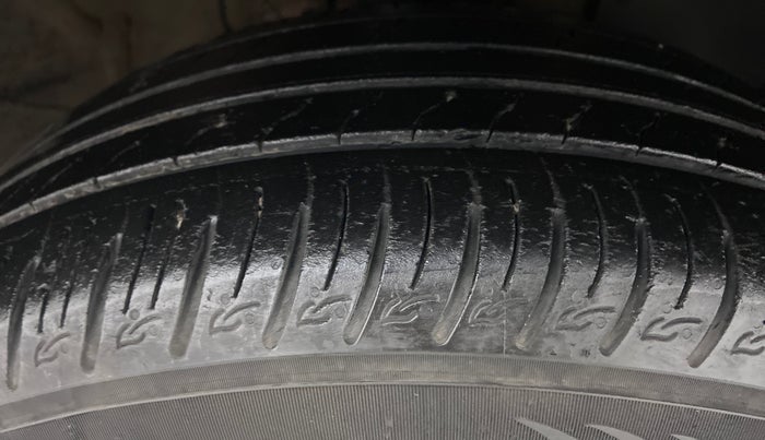 2019 Hyundai VENUE SX(O) CRDi, Diesel, Manual, 30,521 km, Right Front Tyre Tread
