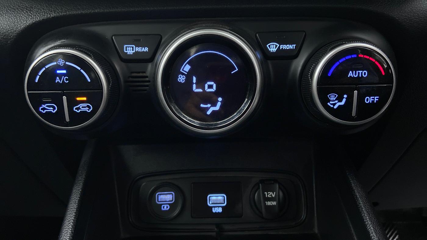 2019 Hyundai VENUE SX(O) CRDi, Diesel, Manual, 30,521 km, Automatic Climate Control