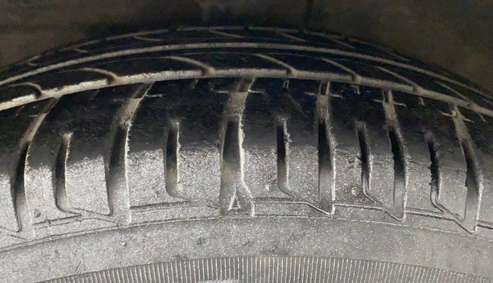 2015 Hyundai Xcent SX 1.2 (O), Petrol, Manual, 68,223 km, Left Front Tyre Tread