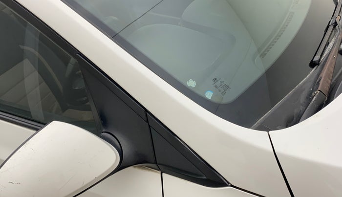 2015 Hyundai Xcent SX 1.2 (O), Petrol, Manual, 68,223 km, Right A pillar - Minor scratches