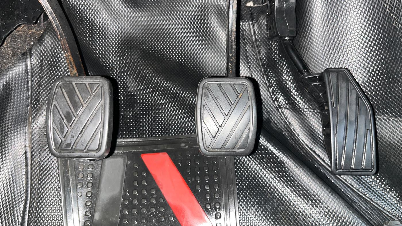 2022 Maruti Swift VXI, Petrol, Manual, 93,598 km, Pedals
