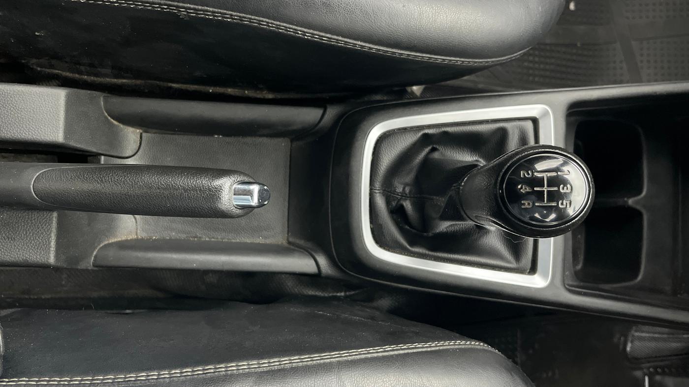 2022 Maruti Swift VXI, Petrol, Manual, 93,598 km, Gear Lever