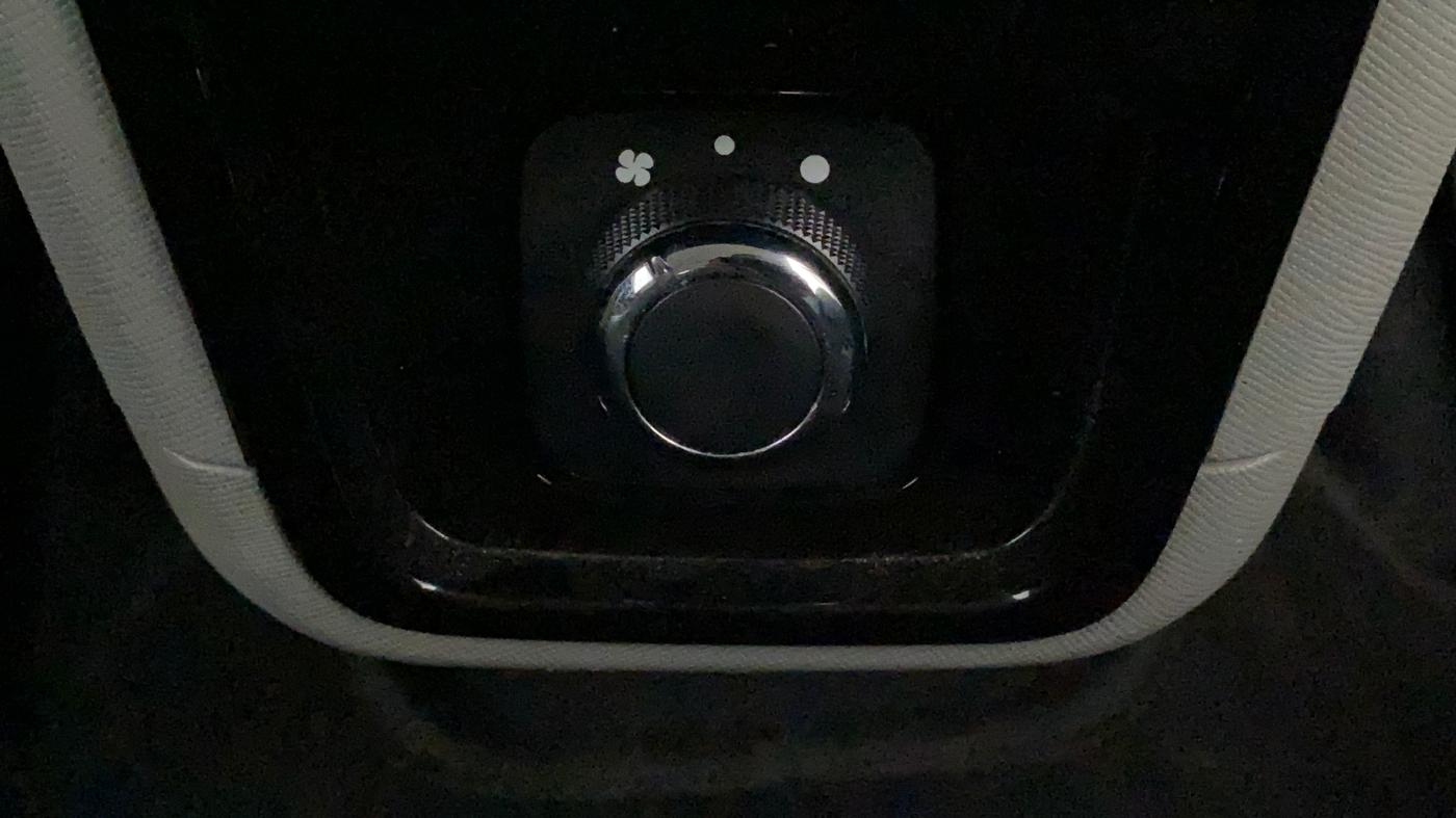 2019 Tata NEXON XZ PLUS PETROL DUAL TONE, Petrol, Manual, 30,185 km, Rear AC Temperature Control