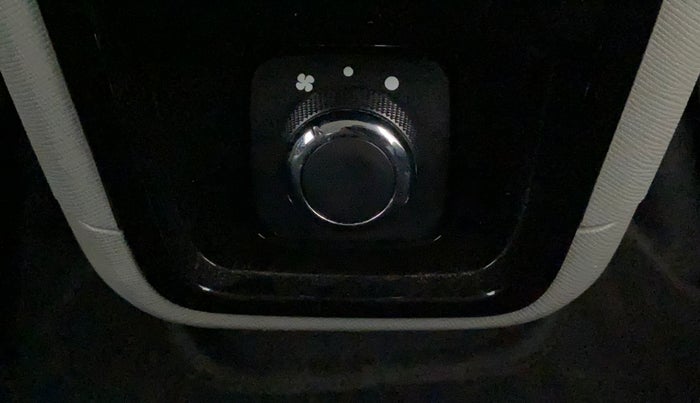 2019 Tata NEXON XZ PLUS PETROL DUAL TONE, Petrol, Manual, 30,185 km, Rear AC Temperature Control