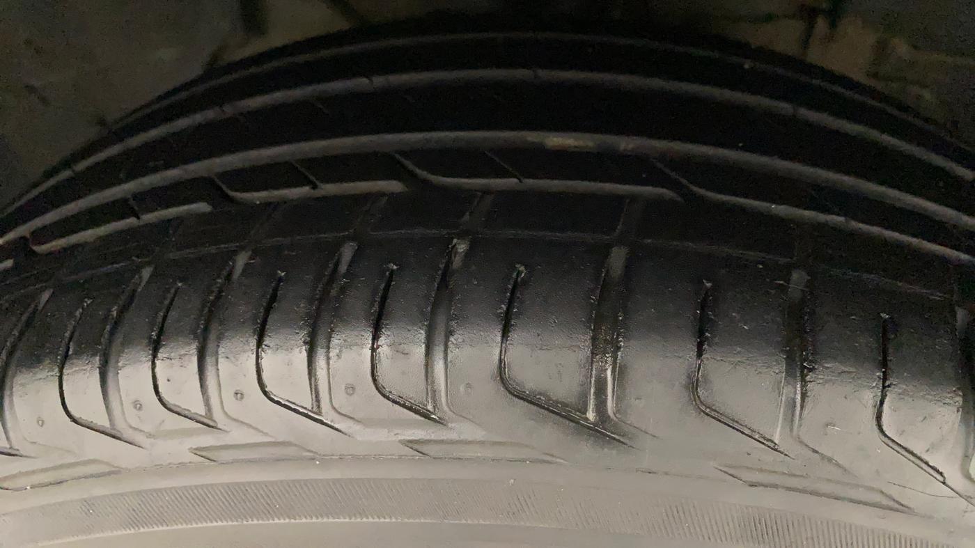2019 Tata NEXON XZ PLUS PETROL DUAL TONE, Petrol, Manual, 30,185 km, Right Front Tyre Tread