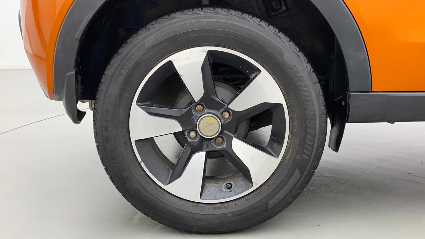 2019 Tata NEXON XZ PLUS PETROL DUAL TONE, Petrol, Manual, 30,185 km, Right Rear Wheel