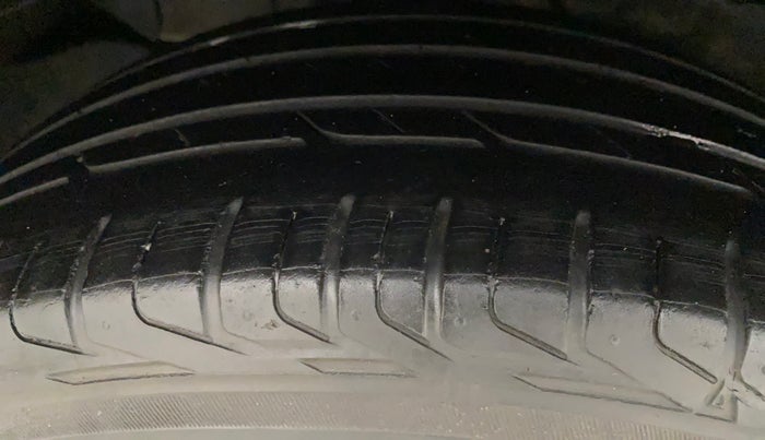 2019 Tata NEXON XZ PLUS PETROL DUAL TONE, Petrol, Manual, 30,185 km, Right Rear Tyre Tread