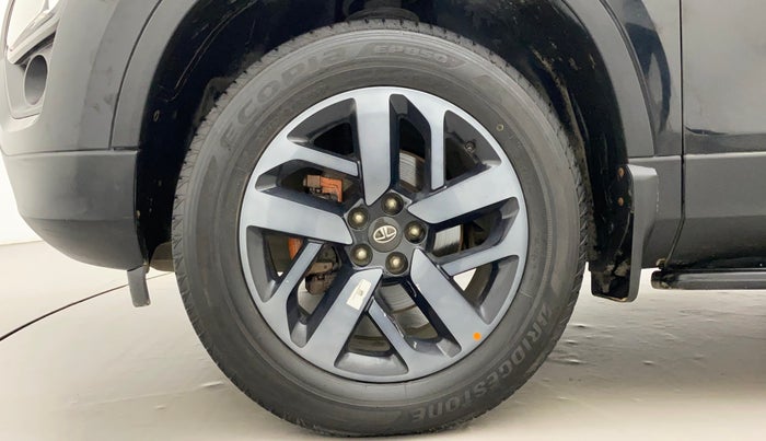 2022 Tata Safari XZA PLUS DARK EDITION, Diesel, Automatic, 31,676 km, Left Front Wheel