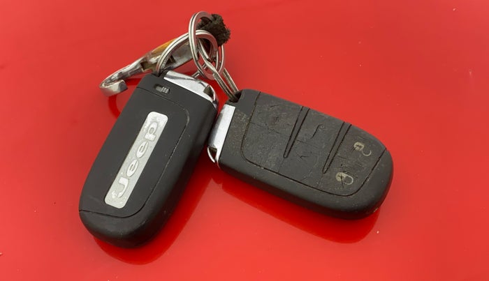 2017 Jeep Compass LONGITUDE (O) 2.0 DIESEL, Diesel, Manual, 1,07,738 km, Key Close Up